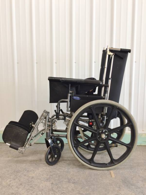 lot 5 image: Invacare Collapsible Wheelchair - Nice Condition but Needs New Arm Rests