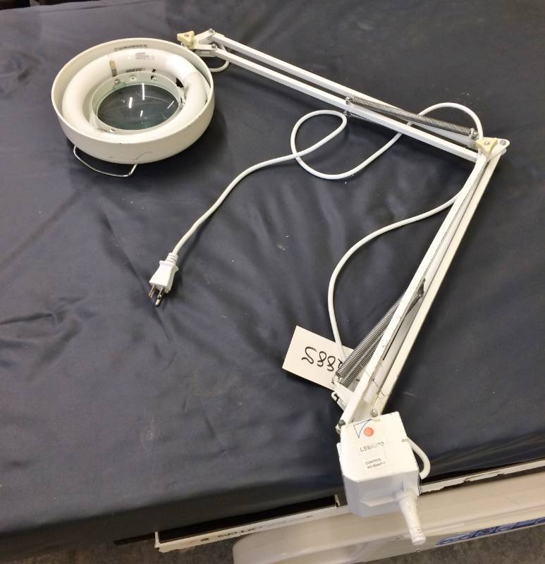 lot 9 image: MEDICAL MAGNIFYING LIGHT - WORKING CONDITION