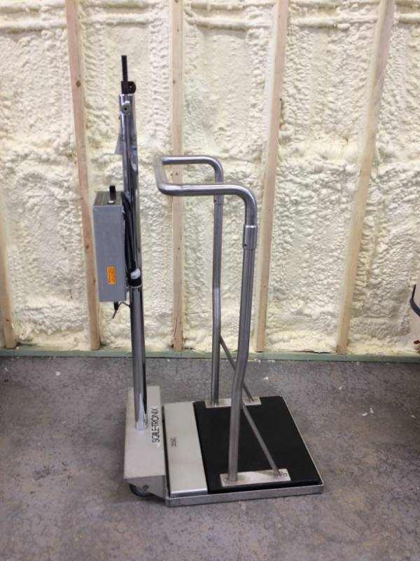 lot 10 image: Heavy Duty Scale-Tronix 5005 Medical Height Digital Metric Stand On Scale With Hand Rails For Balance&nbsp 500lb Capacity -Excellent Working Condition