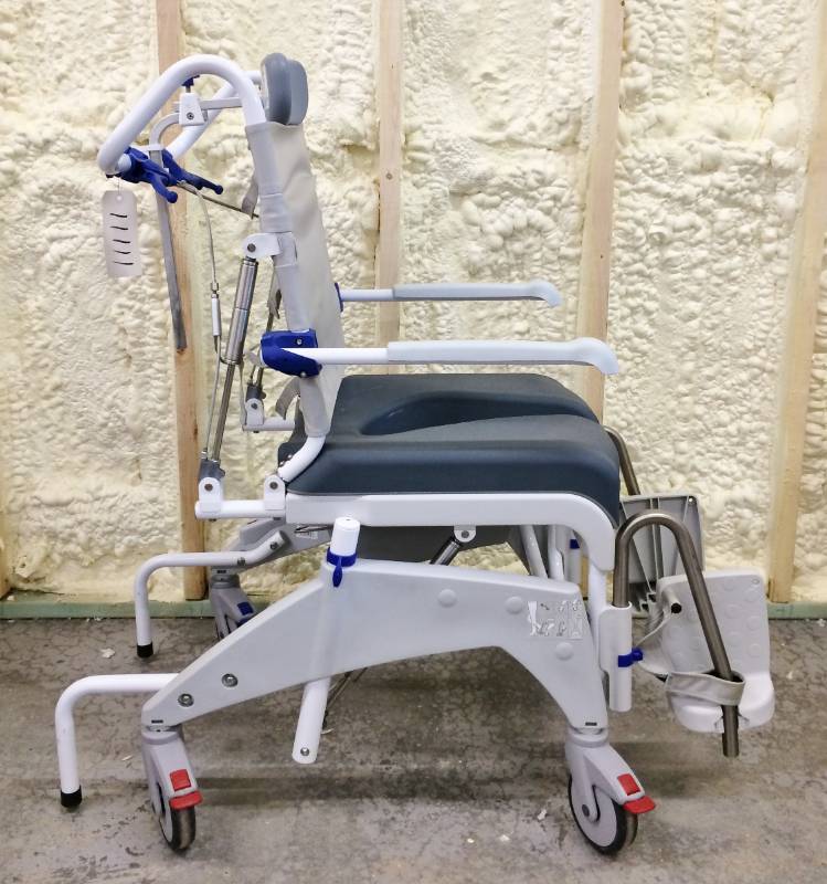 lot 13 image: Over The Bathroom Toilet Chair Plus More