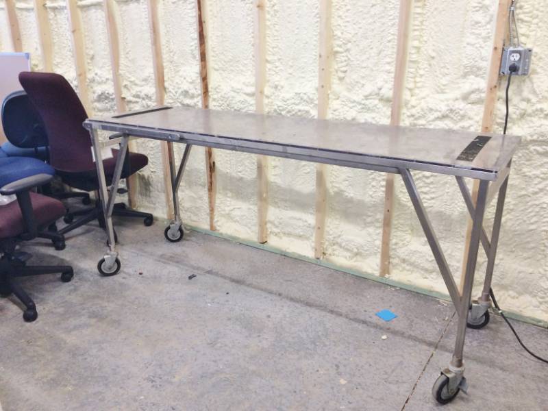 lot 23 image: Really Cool &amp Sturdy Plexiglass Mobile Table Cart On Wheels