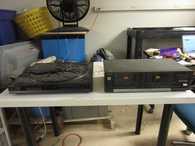 lot 205 image: TECNHNICS DOUBLE CASSETTE DECK AND MULTI-DISC CD PLAYER