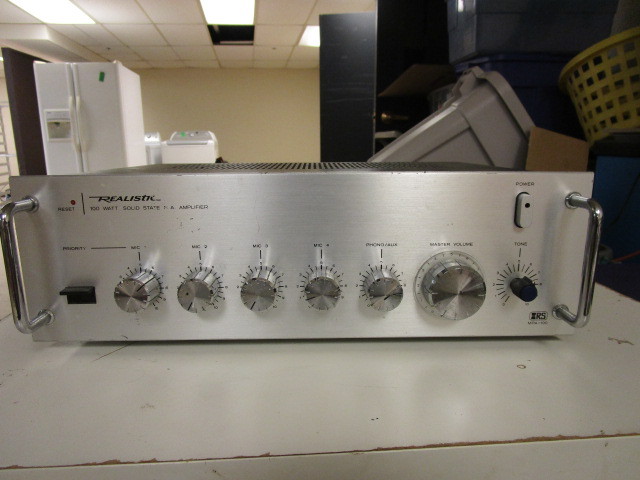 lot 237 image: REALISTIC 100 WATT AMPLIFIER