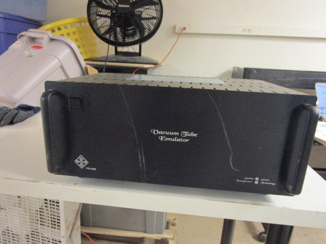 lot 239 image: WARNER IMAGING COMPANY VACUUM TUBE EMULATOR