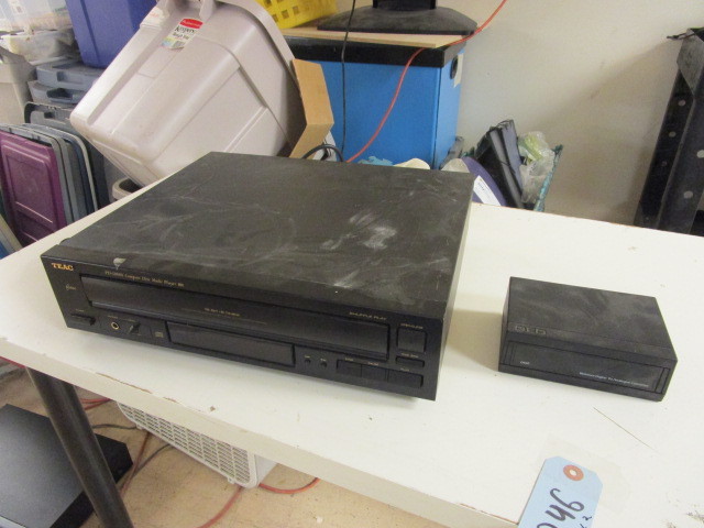 lot 246 image: TEAC 5 DISC CD PLAYER AND DIGIT BITSTREAM DIGITALANALOG CONVERTER