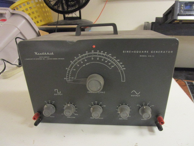 lot 254 image: HEAThKIT SINE-SQUARE GENERATOR