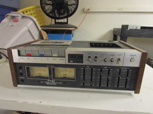 lot 256 image: TEAC 450 STEREO CASSETTE DECK