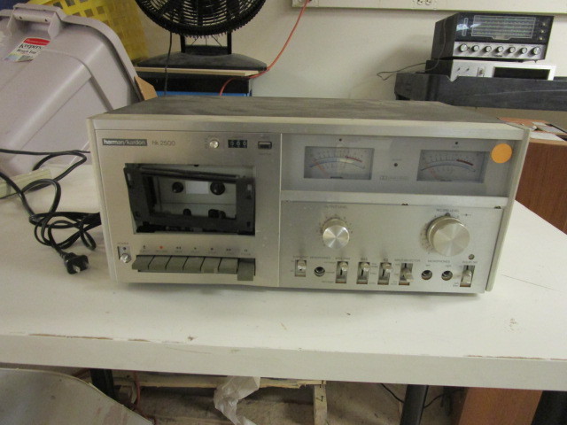 lot 258 image: HERMANKARDON CASSETTE DECK