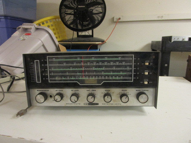 lot 259 image: HEATHKIT SHORT WAVE RECEIVER