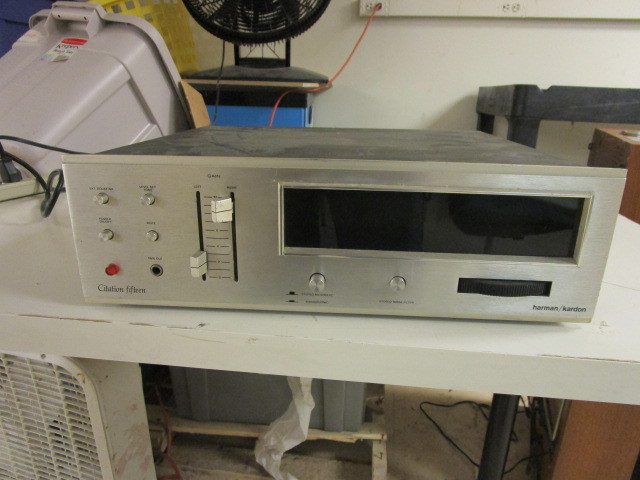 lot 260 image: HARMAN-KARDON FM STEREO TUNER