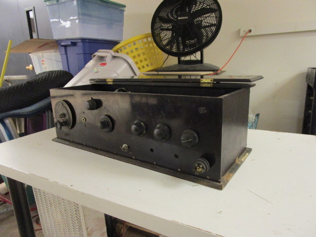 lot 268 image: OLD RADIO TUNER WITHOUT POWER CORD