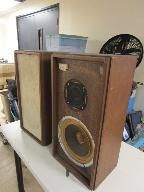 lot 274 image: KLH LOUDSPEAKERS