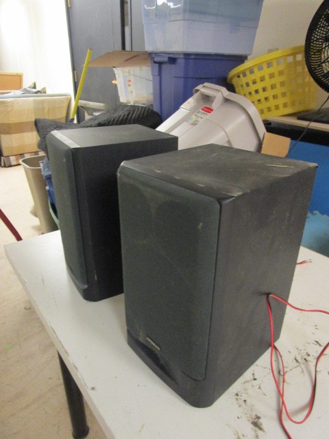lot 283 image: HITACHI SPEAKER SYSTEM