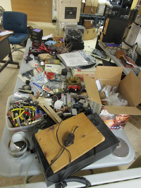 lot 290 image: ASSORTED STEREO AND ELECTRONICS ACCESSORIES