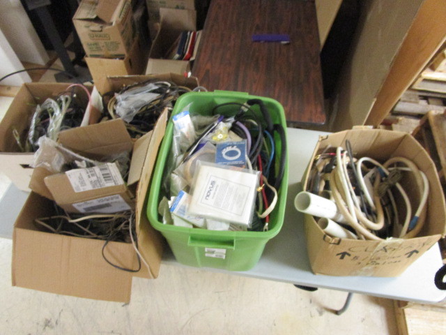 lot 292 image: ASSORTMENT OF AUDIO CORDS, POWER CORDS AND MORE