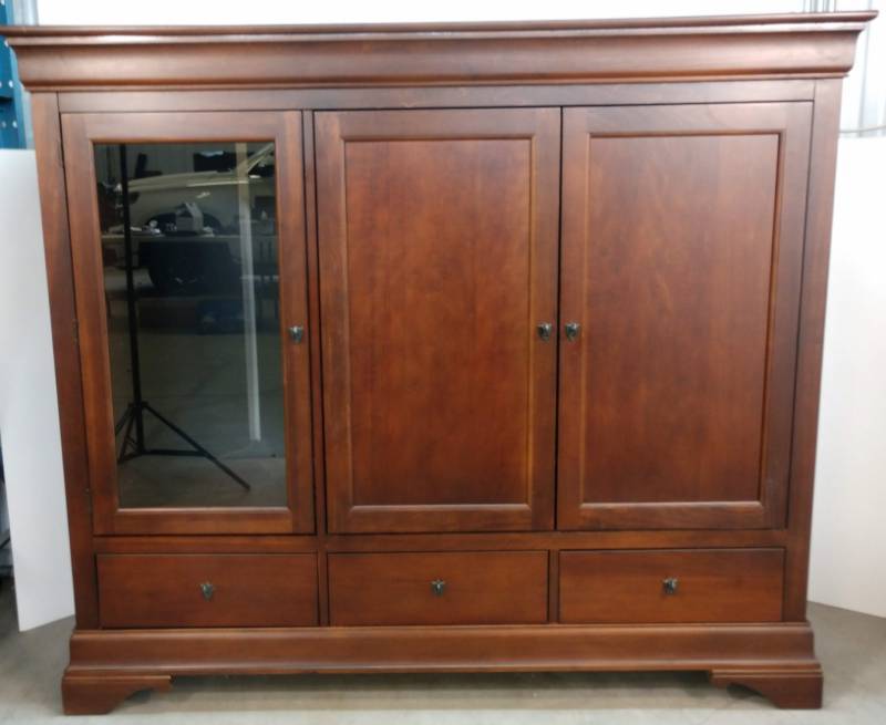 lot 55 image: TV Cabinet