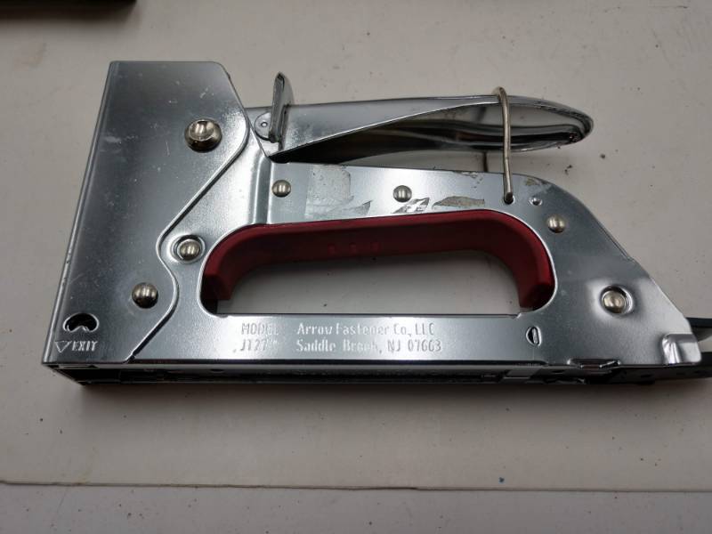lot 61 image: Lot of 10 Arrow Staple Guns. Store Returns. NOT Tested. NO Returns.