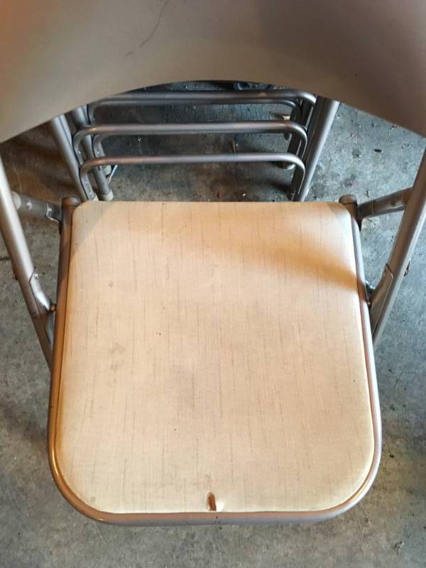 lot 13 image: Lot of (4) Samsonite Folding Chairs - Grey