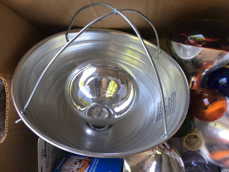 lot 34 image: Large Lot of Light Bulbs and Heat Lamp