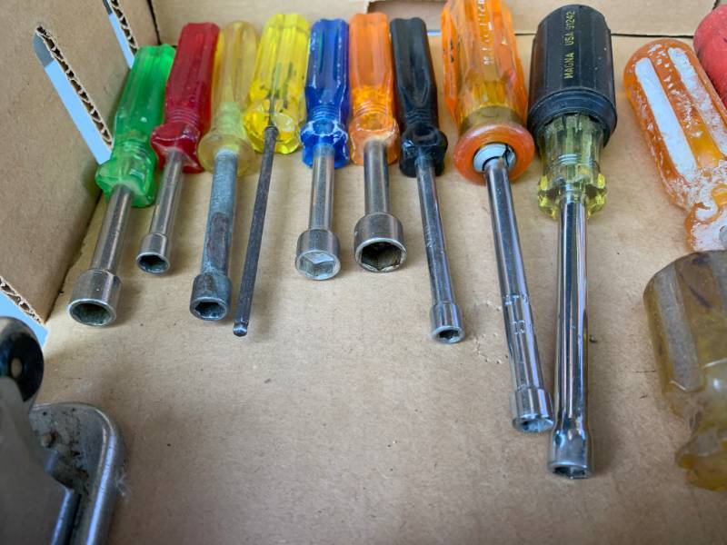 lot 49 image: Large Lot of Tape Measures & Hex Drivers