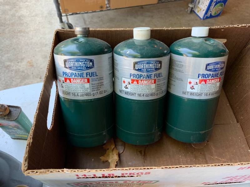 lot 106 image: Propane Tanks - Motor Oil