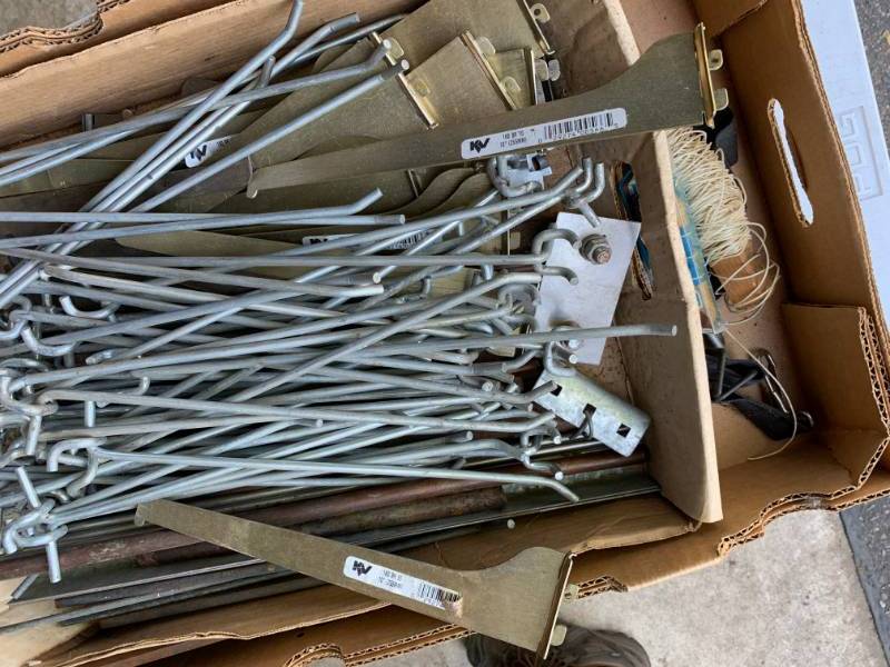 lot 109 image: Large Box of Peg Board Hooks