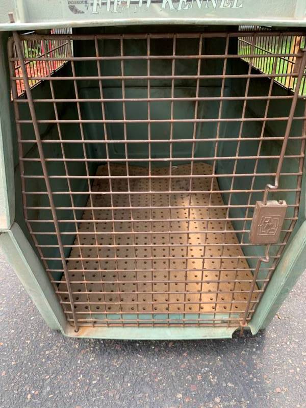 lot 205 image: (1) Large Field Kennel