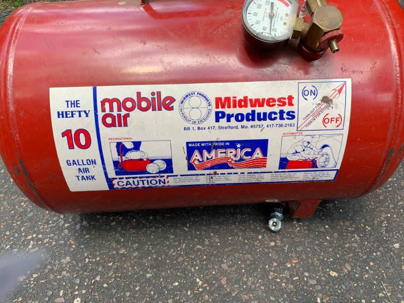 lot 211 image: 10 Gallon Portable Air Tank