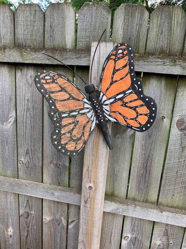 lot 218 image: Butterfly Lawn Ornaments