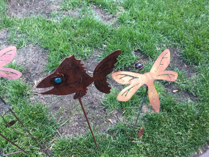 lot 224 image: (2) Butterflies & (2) Fish Lawn Ornaments on Stakes