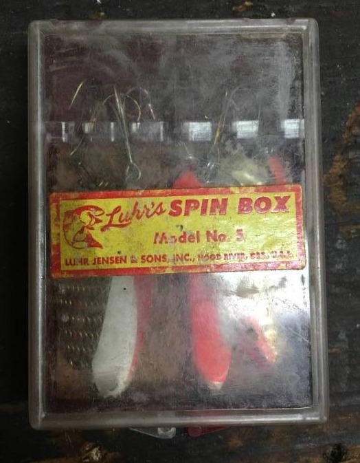 lot 252 image: Fishing Wonder Lures wcase