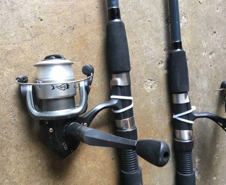 lot 257 image: (2) Fishing Poles wreels
