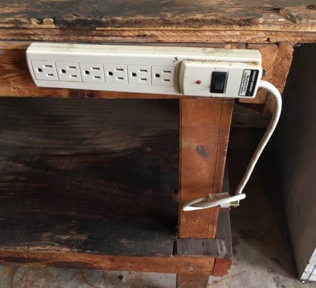 lot 258 image: Work Bench wpower outlet