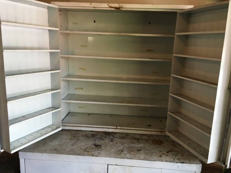 lot 259 image: Metal Cabinets