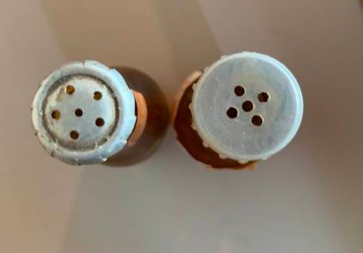 lot 293 image: Budweiser 2 Miniature Salt & Pepper Shakers