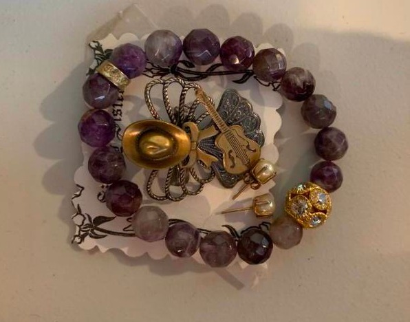 lot 295 image: Lot of Miscellaneous Jewelry