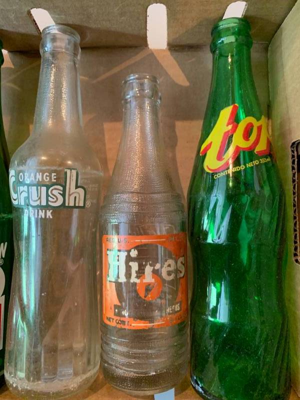 lot 302 image: Lot of (6) Vintage Soda Bottles