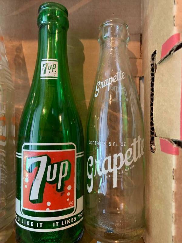 lot 304 image: Lot of (6) Vintage Soda Bottles