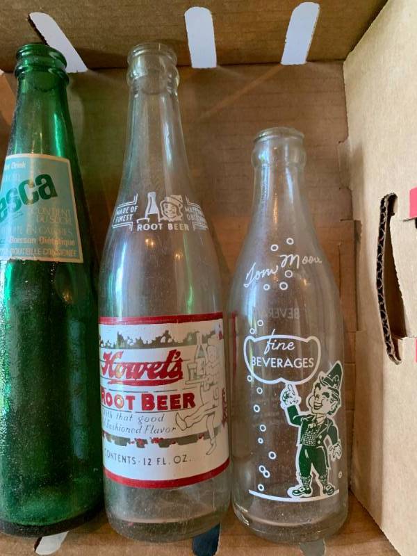 lot 305 image: Lot of (6) Vintage Soda Bottles