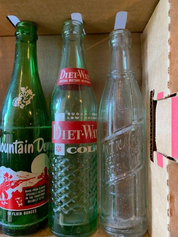 lot 309 image: Lot of (6) Vintage Soda Bottles