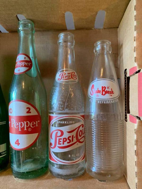 lot 310 image: Lot of (6) Vintage Soda Bottles