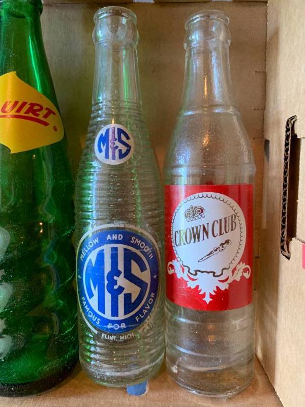 lot 311 image: Lot of (6) Vintage Soda Bottles