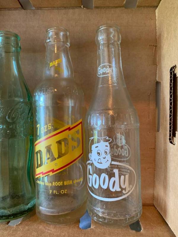 lot 314 image: Lot of (6) Vintage Soda Bottles