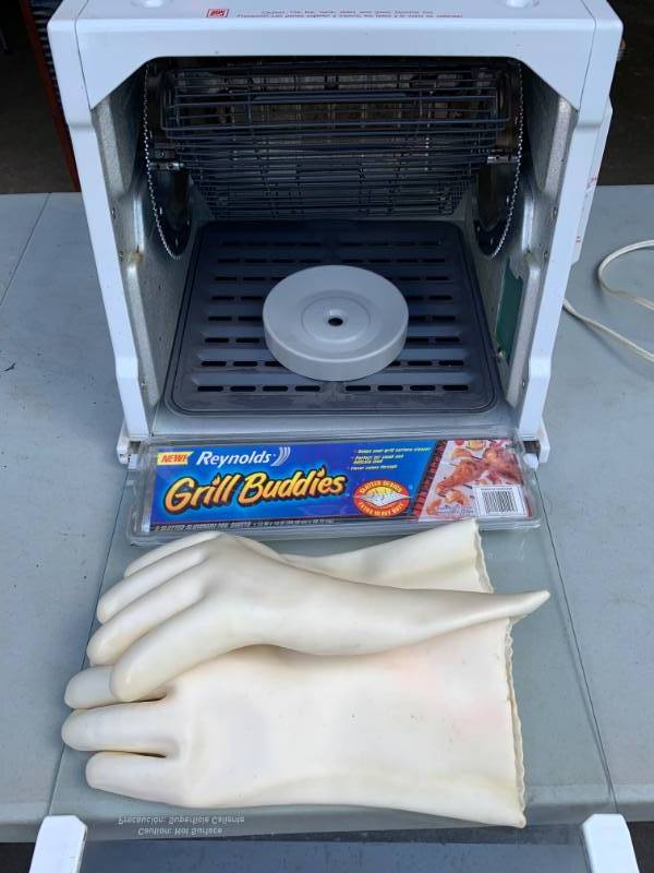 lot 351 image: Showtime Rotisserie w Gloves  Basket