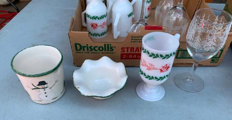 lot 359 image: Christmas Glasses & Dip Holder