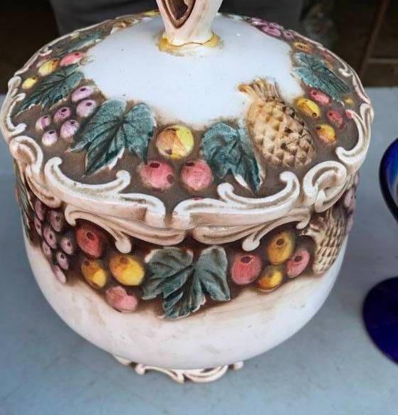 lot 362 image: Old Cookie Jar - Glasses - Napkin Holders