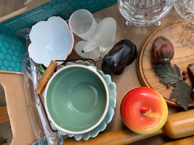lot 374 image: Lot of miscellaneous kitchen  home items