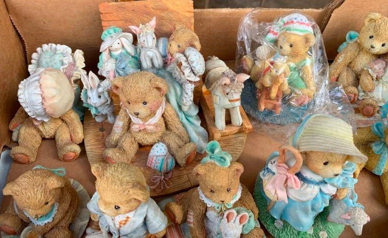 lot 381 image: Large Collection of Cherished Porcelain Teddies