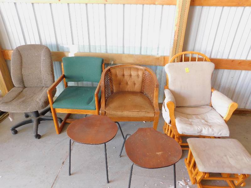 lot 5 image: Lot of 4 Chairs