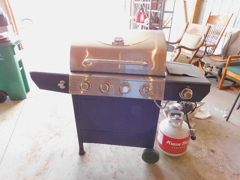 lot 6 image: Backyard Grill BBQ Gril